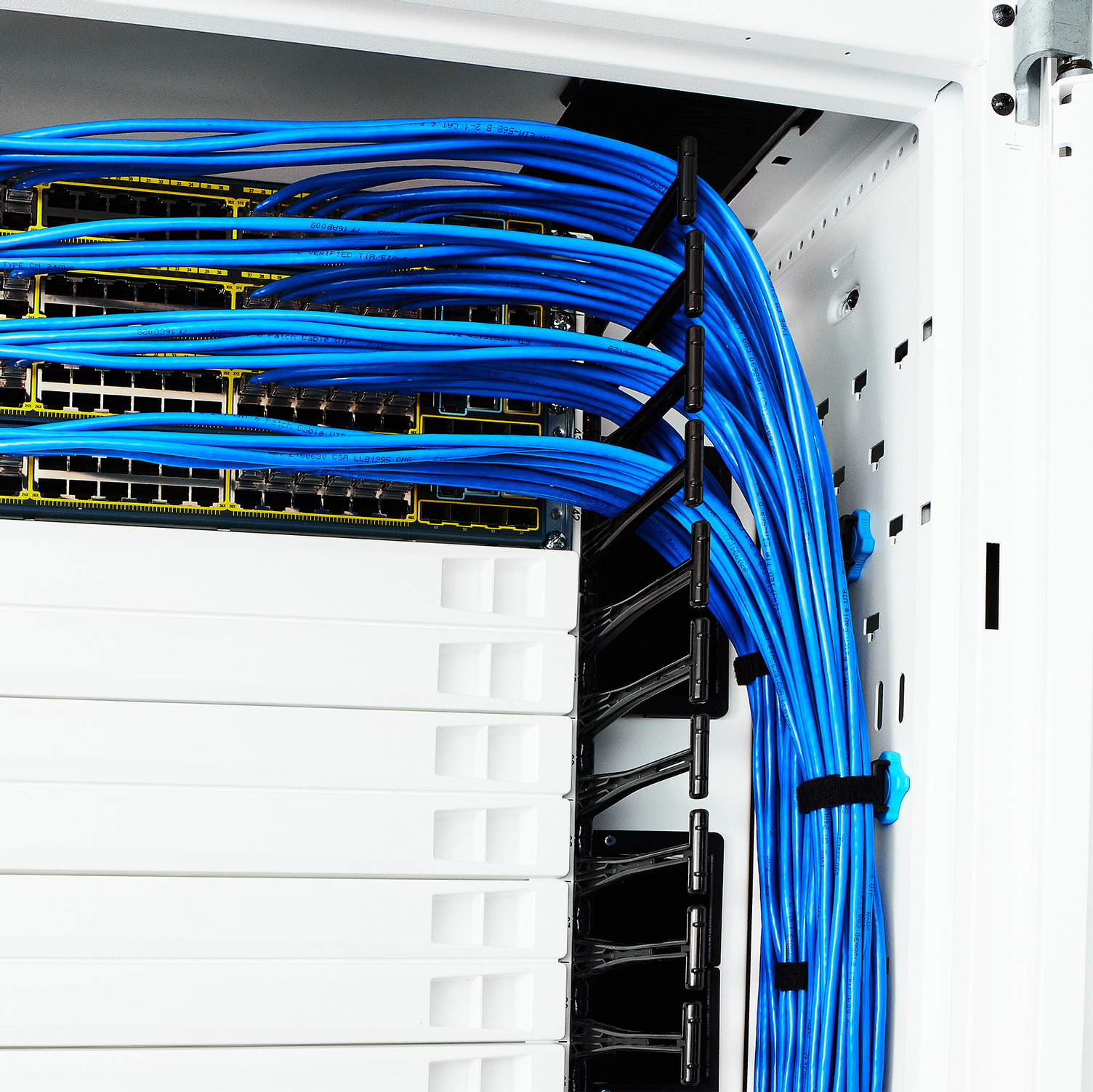 Rack Power Cable Routing Racks & Physical Infrastructure - Oper8 Global Group